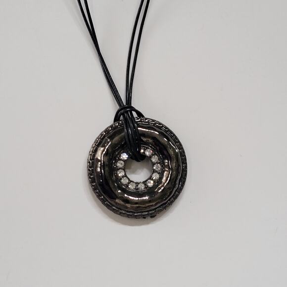 Vintage Black Round Pendant Necklace Crystal Rhinestones on Cord Chain Jewelry - Picture 3 of 10